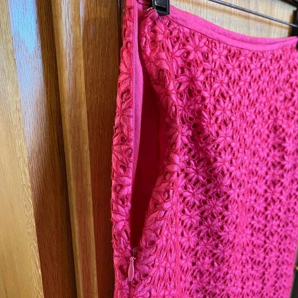 Ann Taylor Vibrant Pink Floral Pencil Skirt cut floral lace, vintage, excellent - Picture 2 of 15